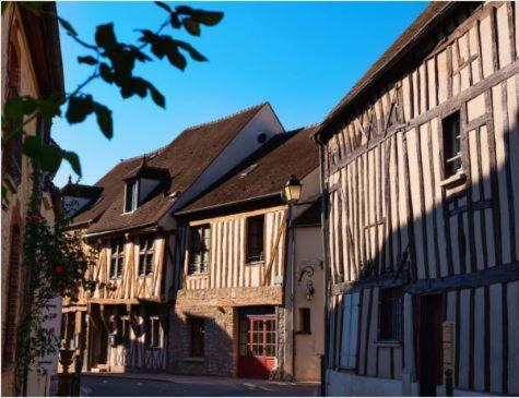 Le Gite Entre Val Et Rose Provins Exterior photo