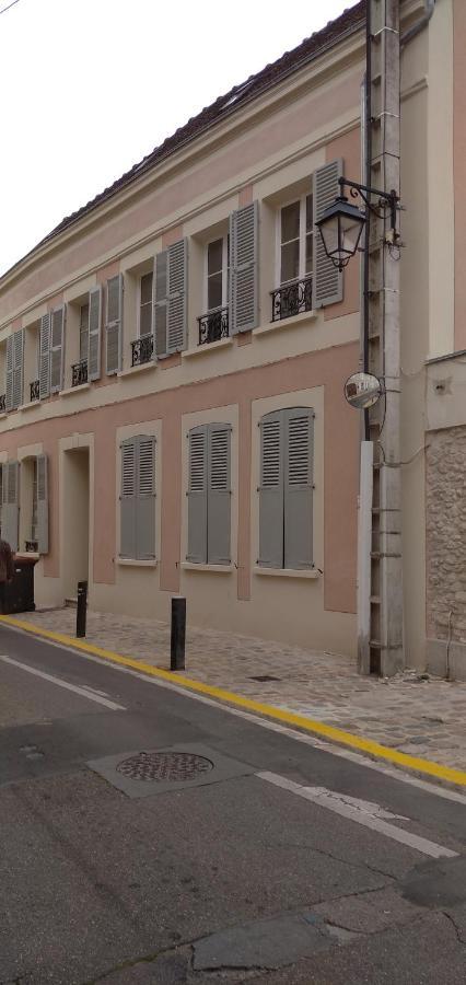 Le Gite Entre Val Et Rose Provins Exterior photo